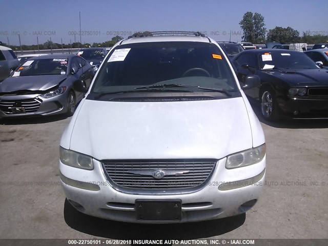 1C4GP54G7XB541026 - 1999 CHRYSLER TOWN & COUNTRY LX WHITE photo 6