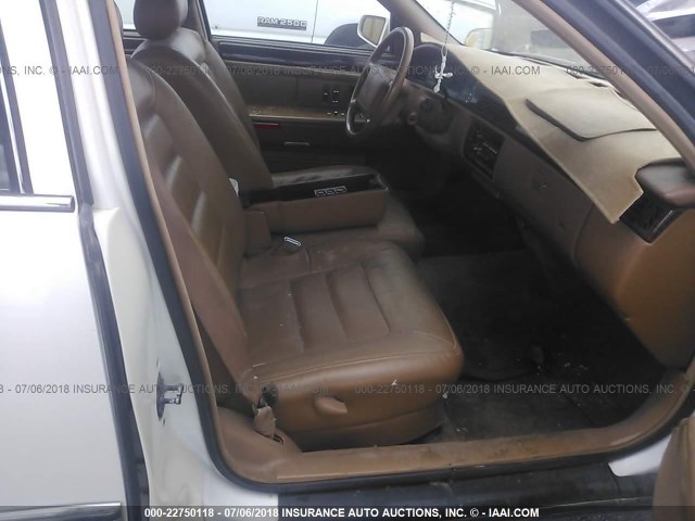 1G6KD52B8RU265346 - 1994 CADILLAC DEVILLE WHITE photo 5