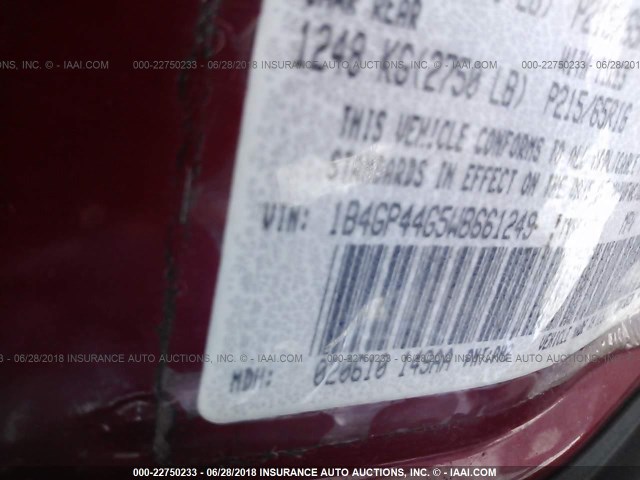 1B4GP44G5WB661249 - 1998 DODGE GRAND CARAVAN SE/SPORT RED photo 9