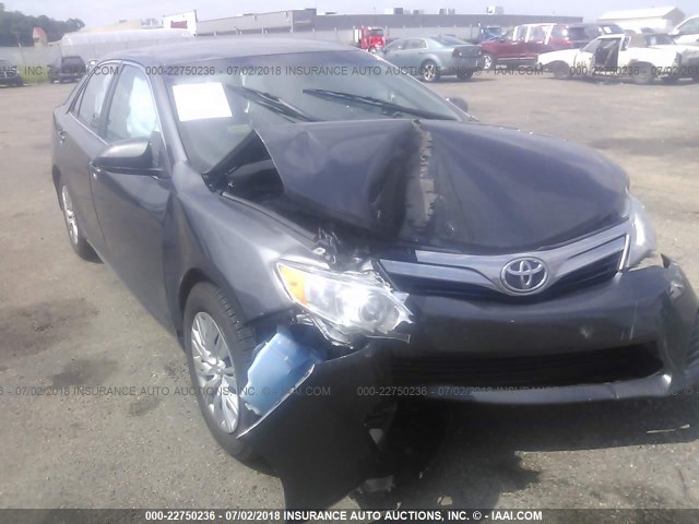 4T4BF1FK1ER346906 - 2014 TOYOTA CAMRY L/SE/LE/XLE SILVER photo 1