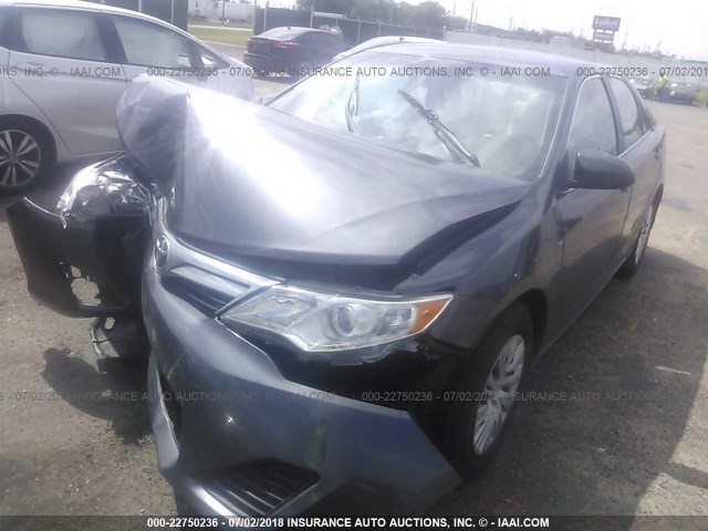 4T4BF1FK1ER346906 - 2014 TOYOTA CAMRY L/SE/LE/XLE 银色 照片 2