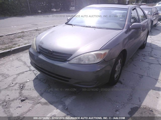 4T1BF30K02U517493 - 2002 TOYOTA CAMRY LE/XLE/SE Boz foto 2