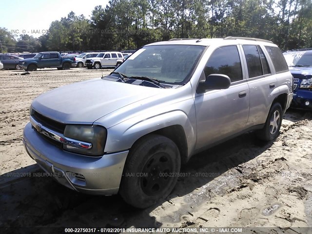 1GNDS13S452166751 - 2005 CHEVROLET TRAILBLAZER LS/LT SILVER photo 2