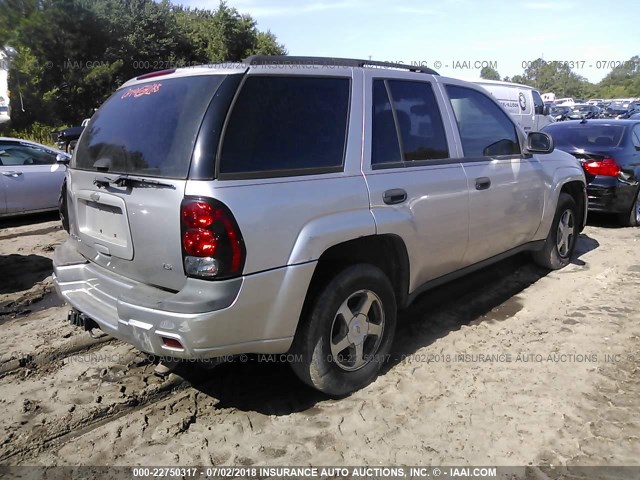 1GNDS13S452166751 - 2005 CHEVROLET TRAILBLAZER LS/LT SILVER photo 4