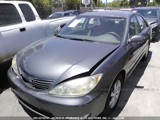 4T1BE30K25U584104 - 2005 TOYOTA CAMRY LE/XLE/SE ყავისფერი ფოტო 2