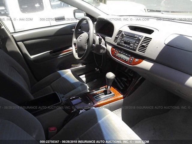 4T1BE30K25U584104 - 2005 TOYOTA CAMRY LE/XLE/SE ყავისფერი ფოტო 5