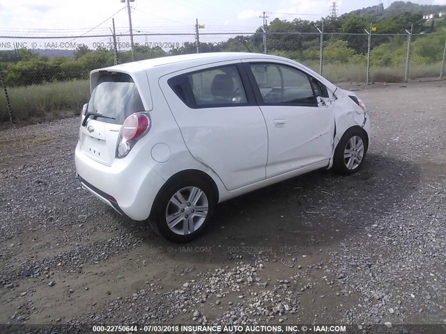 KL8CD6S91FC735814 - 2015 CHEVROLET SPARK 1LT WHITE photo 4