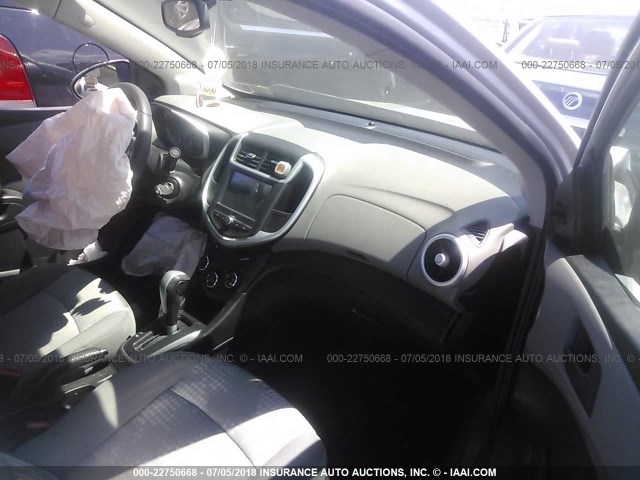 1G1JB5SG5H4155257 - 2017 CHEVROLET SONIC LS 银色 照片 5