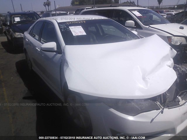4T1BF1FK4EU462157 - 2014 TOYOTA CAMRY L/SE/LE/XLE 白色 照片 1
