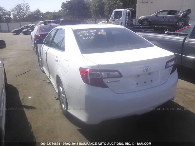 4T1BF1FK4EU462157 - 2014 TOYOTA CAMRY L/SE/LE/XLE 白色 照片 3