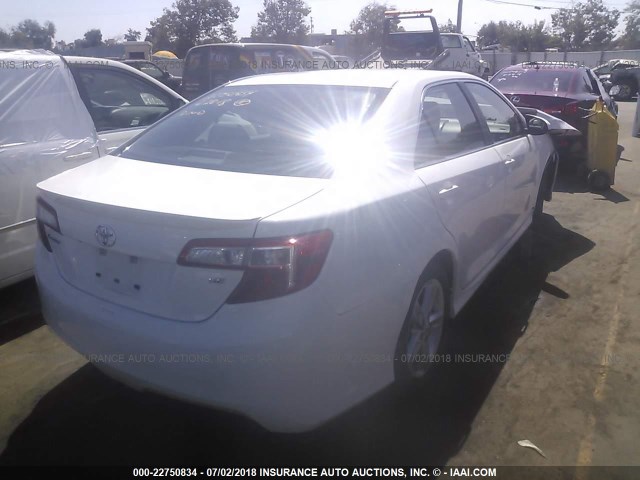 4T1BF1FK4EU462157 - 2014 TOYOTA CAMRY L/SE/LE/XLE 白色 照片 4