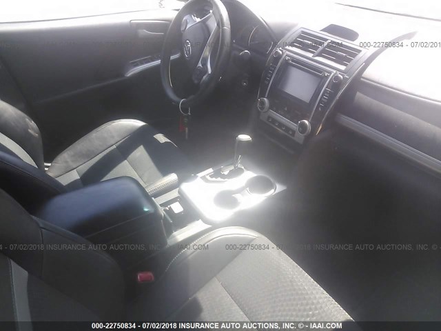 4T1BF1FK4EU462157 - 2014 TOYOTA CAMRY L/SE/LE/XLE 白色 照片 5