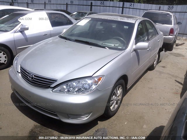 4T1BF32K55U615453 - 2005 TOYOTA CAMRY LE/XLE/SE 银色 照片 2
