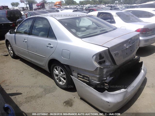 4T1BF32K55U615453 - 2005 TOYOTA CAMRY LE/XLE/SE 银色 照片 3