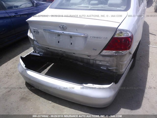 4T1BF32K55U615453 - 2005 TOYOTA CAMRY LE/XLE/SE 银色 照片 6