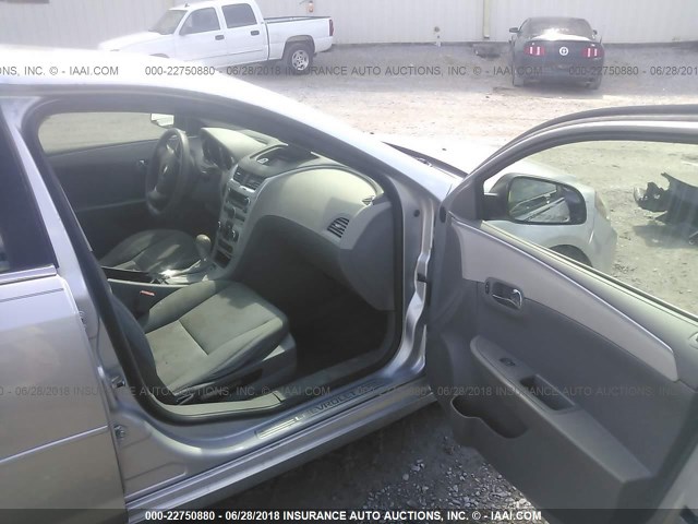 1G1ZB5EB4A4127913 - 2010 CHEVROLET MALIBU LS SILVER photo 5