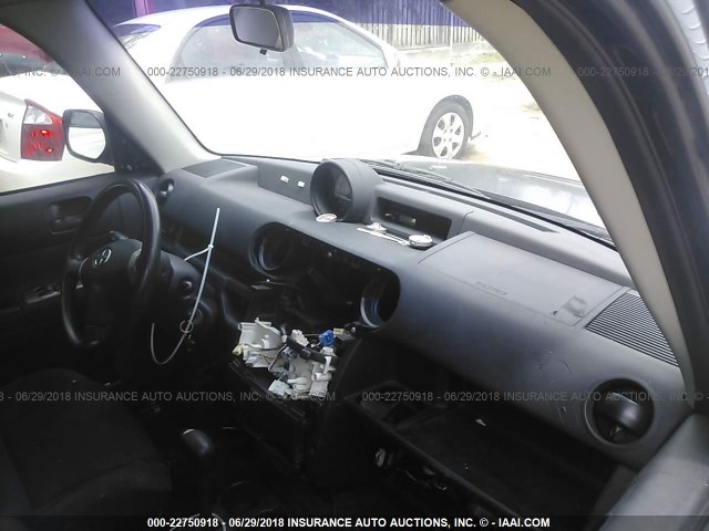 JTLKT324054026958 - 2005 TOYOTA SCION XB BLACK photo 5