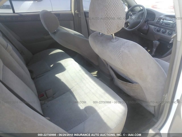 4T1BE32K64U286778 - 2004 TOYOTA CAMRY LE/XLE/SE თეთრი ფოტო 8