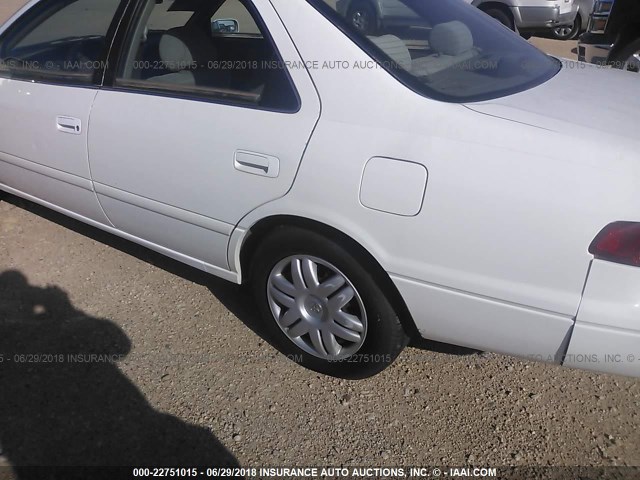 4T1BG22K6YU935067 - 2000 TOYOTA CAMRY CE/LE/XLE WHITE photo 6