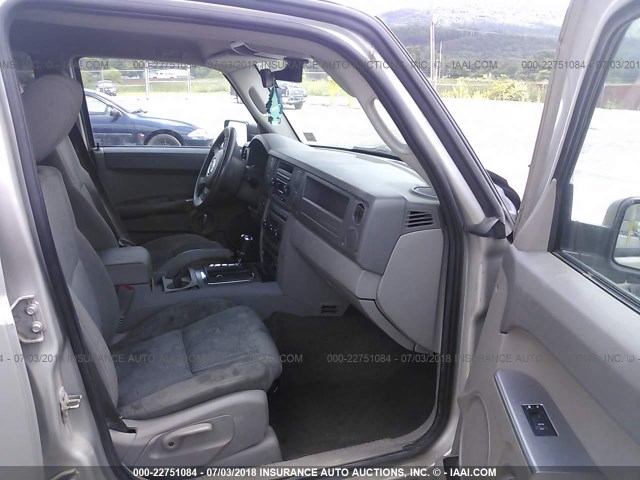 1J8HG48K47C511398 - 2007 JEEP COMMANDER TAN photo 5