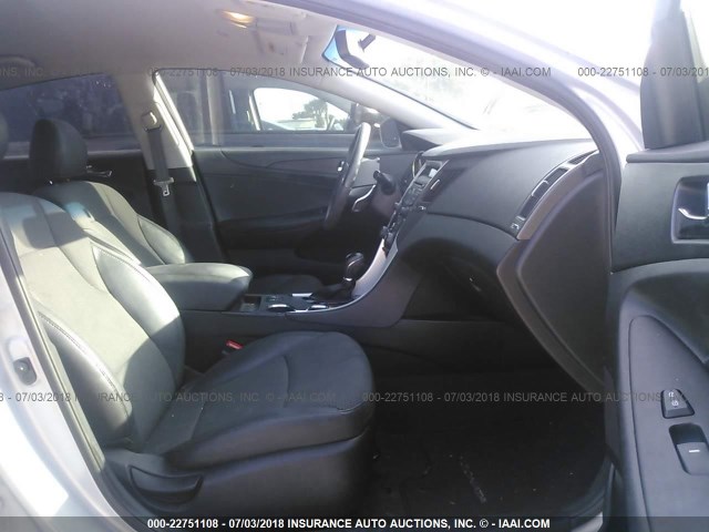 5NPEC4AC6DH509631 - 2013 HYUNDAI SONATA SE/LIMITED SILVER photo 5