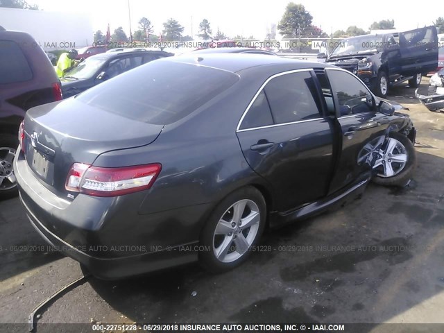 4T1BF3EK9AU501882 - 2010 TOYOTA CAMRY SE/LE/XLE 灰色 照片 4