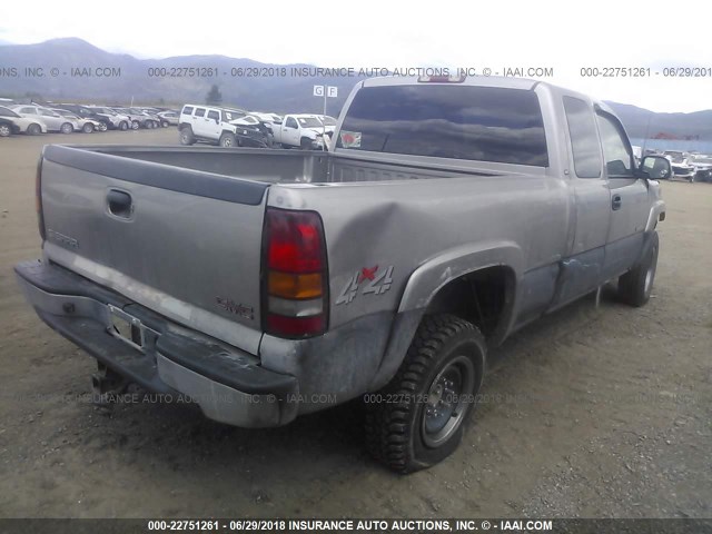 1GTGK29U22Z233564 - 2002 GMC NEW SIERRA K2500 GRAY photo 4