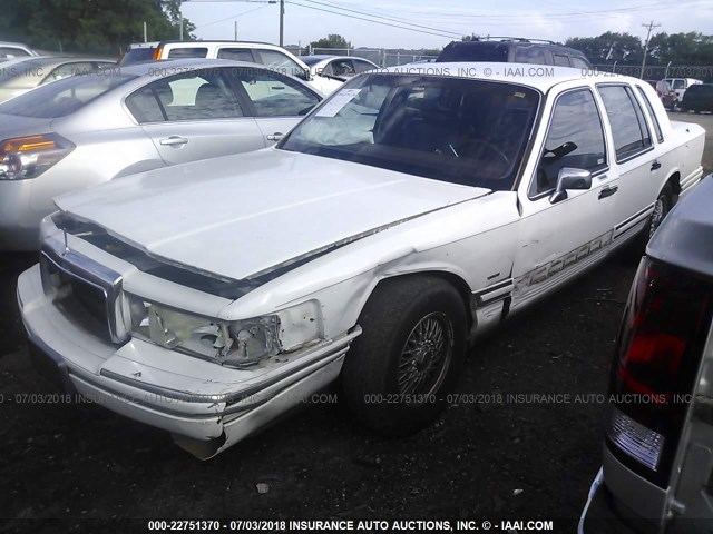 1LNLM81W3RY765572 - 1994 LINCOLN TOWN CAR EXECUTIVE WHITE photo 2