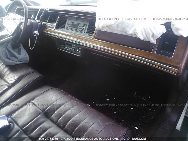 1LNLM81W3RY765572 - 1994 LINCOLN TOWN CAR EXECUTIVE WHITE photo 5