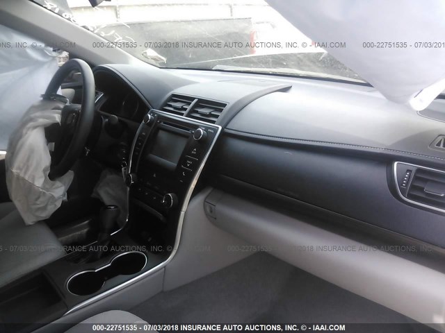 4T1BF1FK8HU785793 - 2017 TOYOTA CAMRY LE/XLE/SE/XSE BLACK photo 5