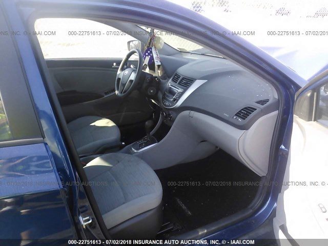 KMHCT4AE8GU066557 - 2016 HYUNDAI ACCENT SE BLUE photo 5