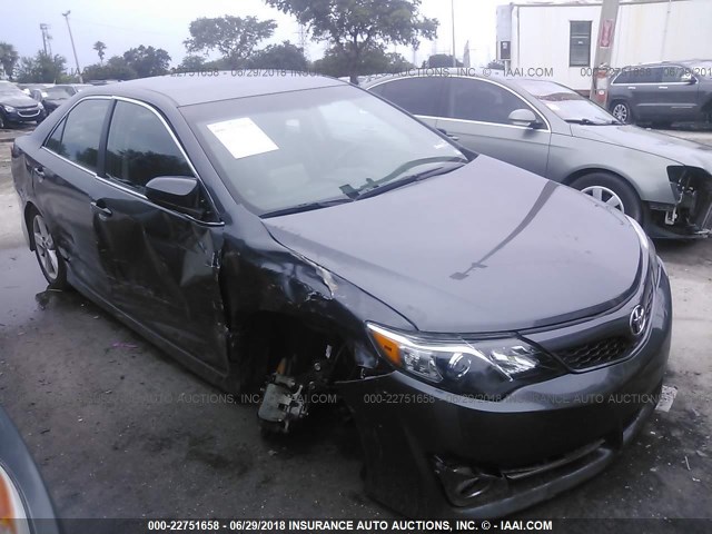 4T1BF1FK8DU688927 - 2013 TOYOTA CAMRY L/SE/LE/XLE 灰色 照片 1