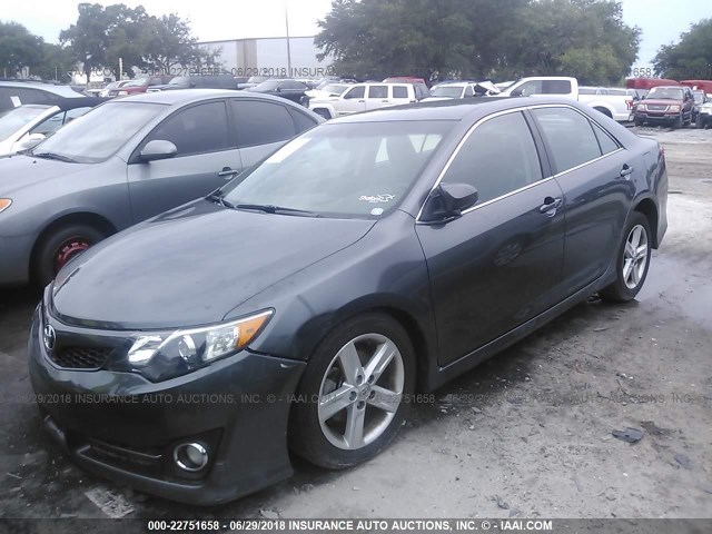 4T1BF1FK8DU688927 - 2013 TOYOTA CAMRY L/SE/LE/XLE 灰色 照片 2