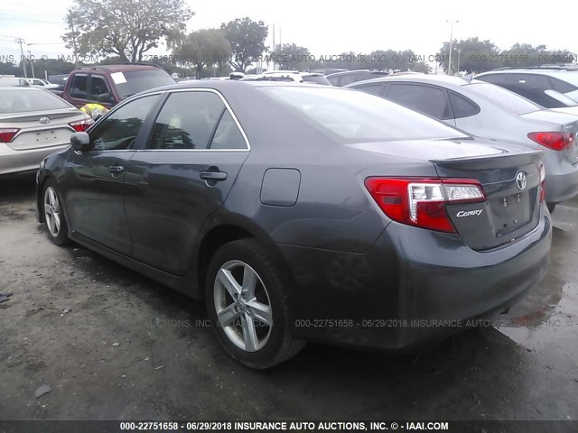 4T1BF1FK8DU688927 - 2013 TOYOTA CAMRY L/SE/LE/XLE 灰色 照片 3
