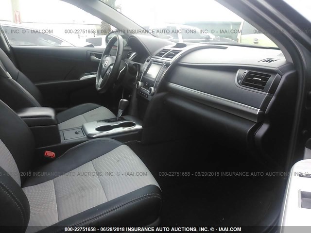 4T1BF1FK8DU688927 - 2013 TOYOTA CAMRY L/SE/LE/XLE 灰色 照片 5