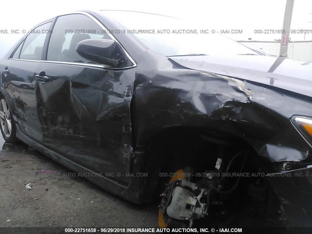 4T1BF1FK8DU688927 - 2013 TOYOTA CAMRY L/SE/LE/XLE 灰色 照片 6