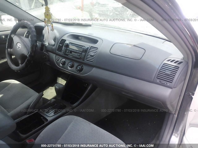 4T1BE32KX3U687765 - 2003 TOYOTA CAMRY LE/XLE/SE Сұр фото 5