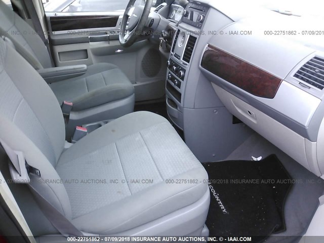 2A4RR5D18AR199863 - 2010 CHRYSLER TOWN & COUNTRY TOURING MAROON photo 5