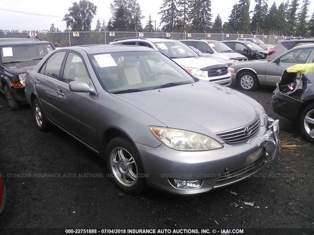 JTDBE30K450317252 - 2005 TOYOTA CAMRY LE/XLE/SE SILVER photo 1