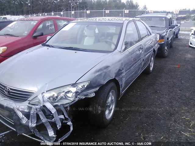 JTDBE30K450317252 - 2005 TOYOTA CAMRY LE/XLE/SE SILVER photo 6