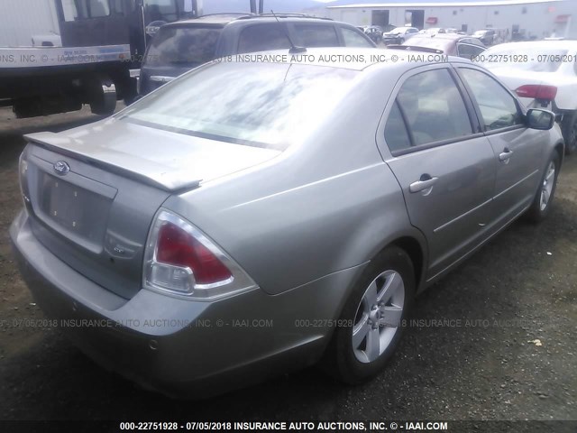 3FAHP07Z09R120449 - 2009 FORD FUSION SE SILVER photo 4