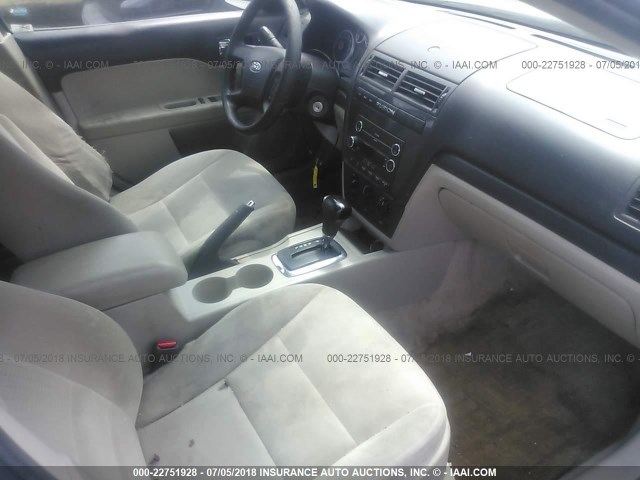 3FAHP07Z09R120449 - 2009 FORD FUSION SE SILVER photo 5