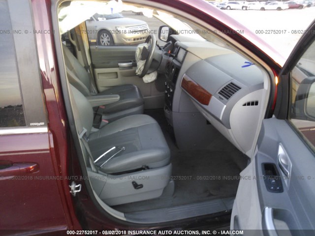 2A8HR54P48R701633 - 2008 CHRYSLER TOWN & COUNTRY TOURING MAROON photo 5