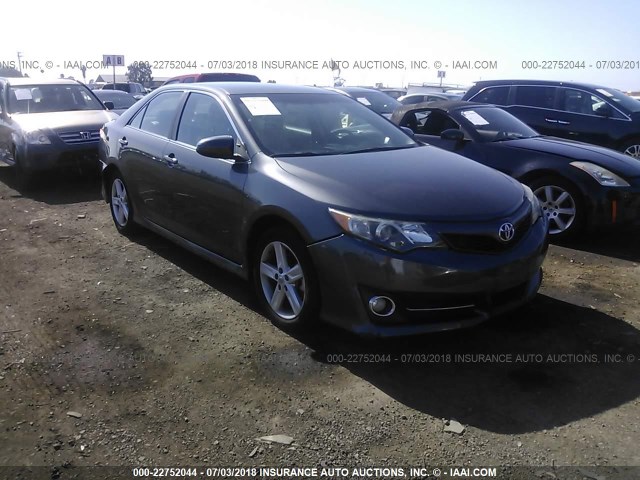 4T1BF1FK2DU249013 - 2013 TOYOTA CAMRY L/SE/LE/XLE 灰色 照片 1