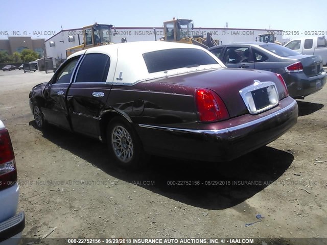 1LNHM82W6YY765004 - 2000 LINCOLN TOWN CAR SIGNATURE BURGUNDY photo 3