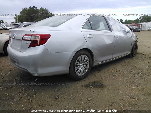 4T1BF1FK1EU848051 - 2014 TOYOTA CAMRY L/SE/LE/XLE 银色 照片 4