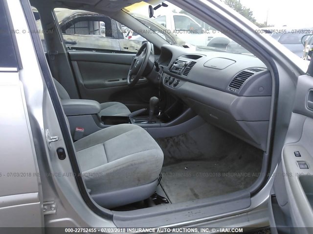 4T1BE32K64U900812 - 2004 TOYOTA CAMRY LE/XLE/SE Gümüş foto 5