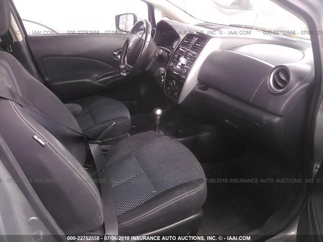 3N1CE2CP7FL393111 - 2015 NISSAN VERSA NOTE S/S PLUS/SV/SL/SR GRAY photo 5