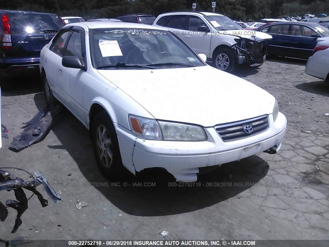 4T1BF22K11U970415 - 2001 TOYOTA CAMRY LE/XLE 白色 照片 1