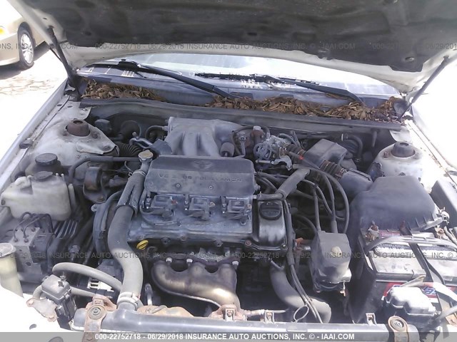 4T1BF22K11U970415 - 2001 TOYOTA CAMRY LE/XLE 白色 照片 10